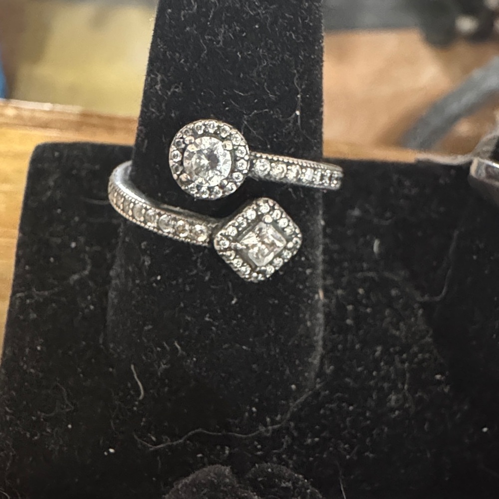 Consignment item..
Pandora ring